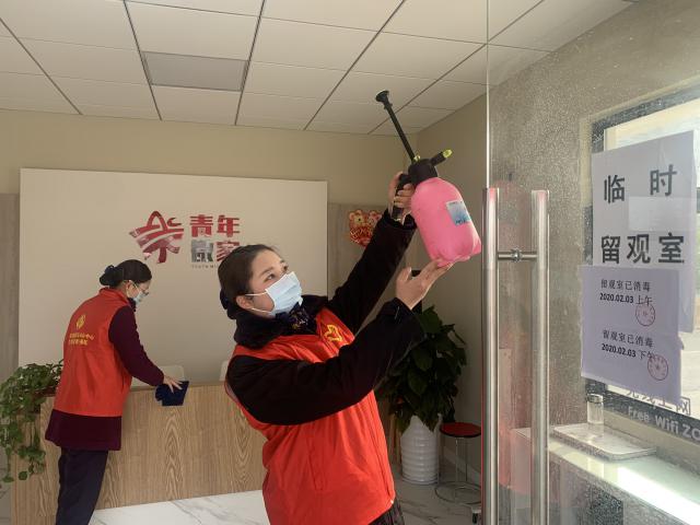 13馬鞍山中心將中心“青年微家”陣地改為臨時留觀室，青年志愿者定期進(jìn)行場所消毒處理，進(jìn)一步發(fā)揮團(tuán)屬陣地和青年志愿者作用（3）.jpg