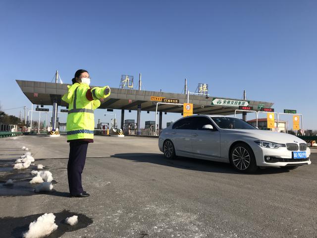 陽(yáng)光、殘雪、臉頰、車(chē)輛.png